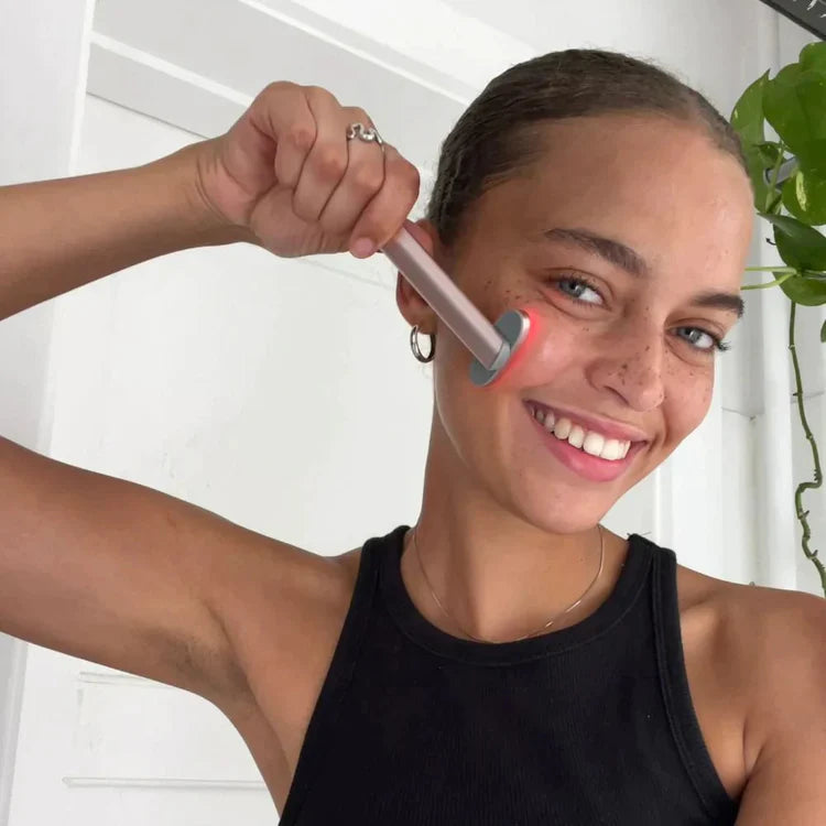 ULTRA LIFT™ LED Anti-Age Wand som Lyfter, Stramar & Ger Glow på Minuten